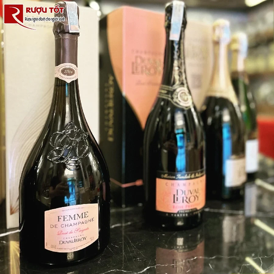 ruou femme de champagne rose de saignee