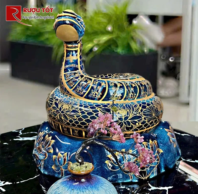 Rượu linh vật rắn vàng 2025