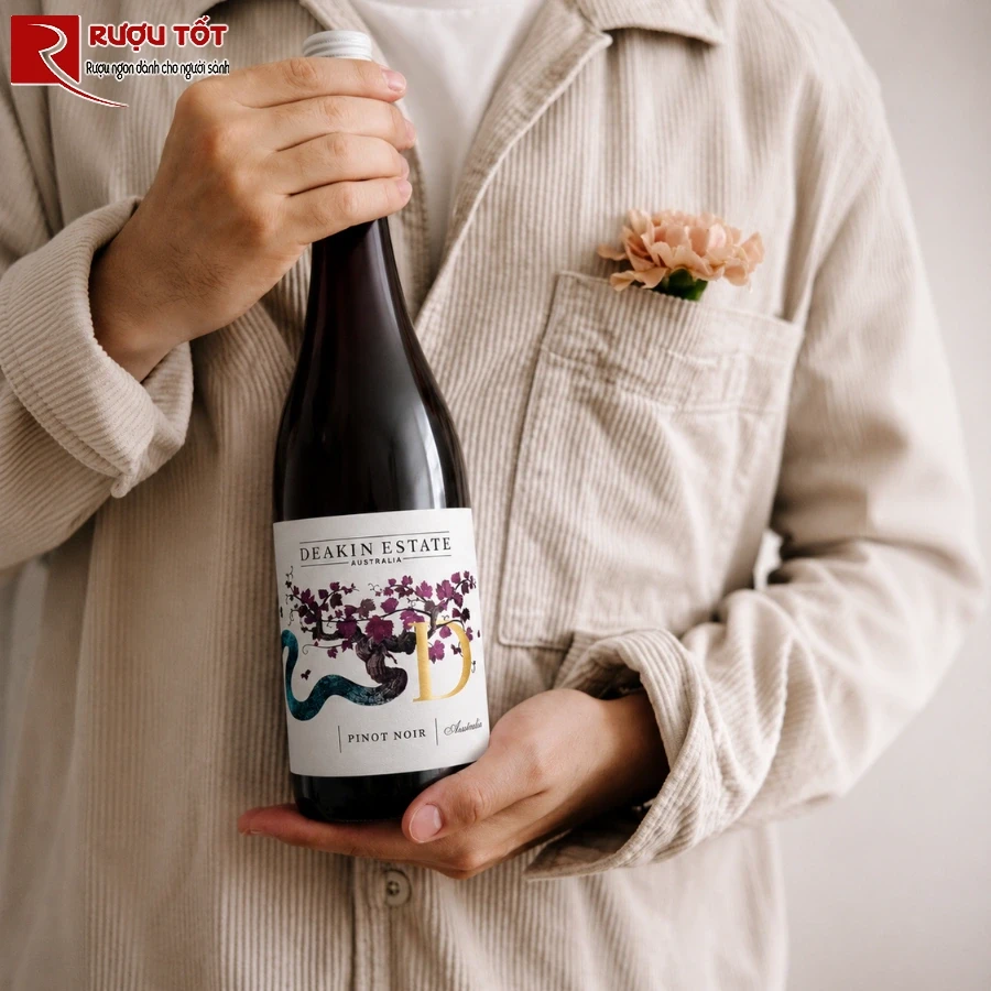 1_deakin estate pinot noir