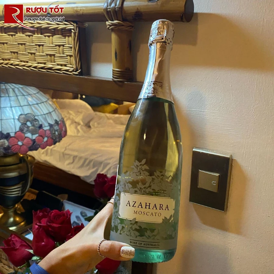 azahara moscato vang ngot y