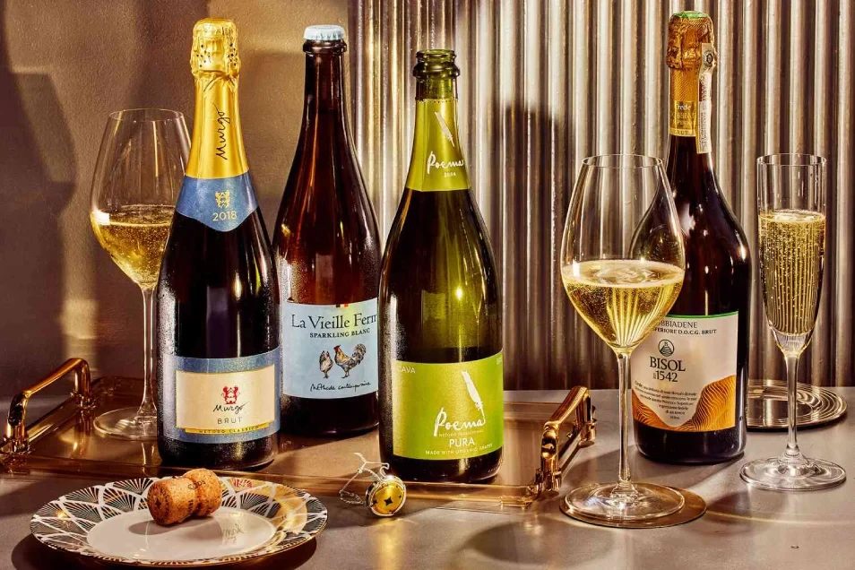 Rượu vang nổ là gì? Phân biệt rượu vang nổ với Champagne