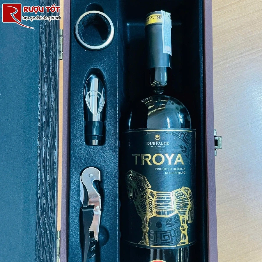 ruou vang do due palme troya negroamaro