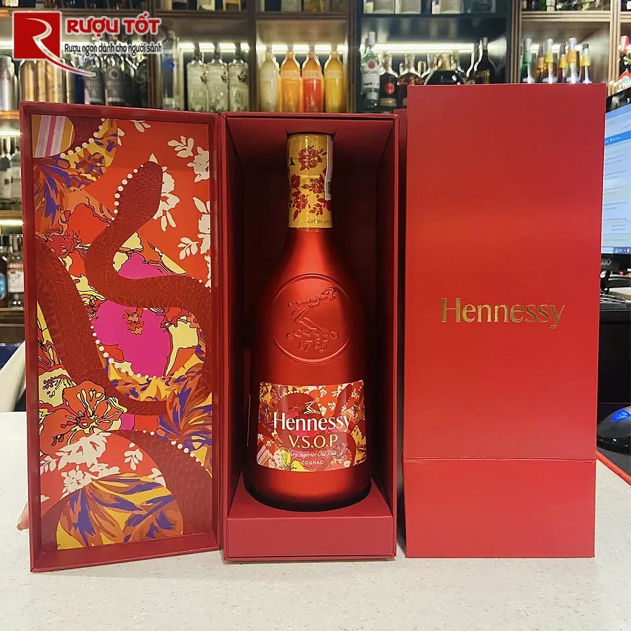 ruou hennessy hop qua tet at ty