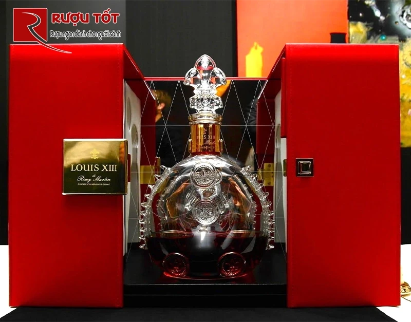Rượu mạnh Louis XIII