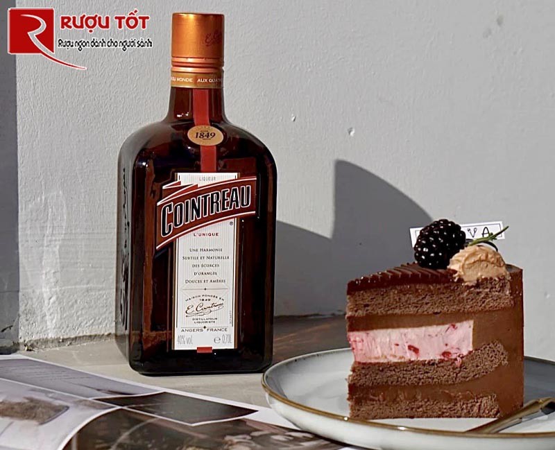 Rượu Cointreau