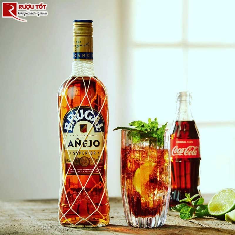 Rượu rum Brugal Anejo