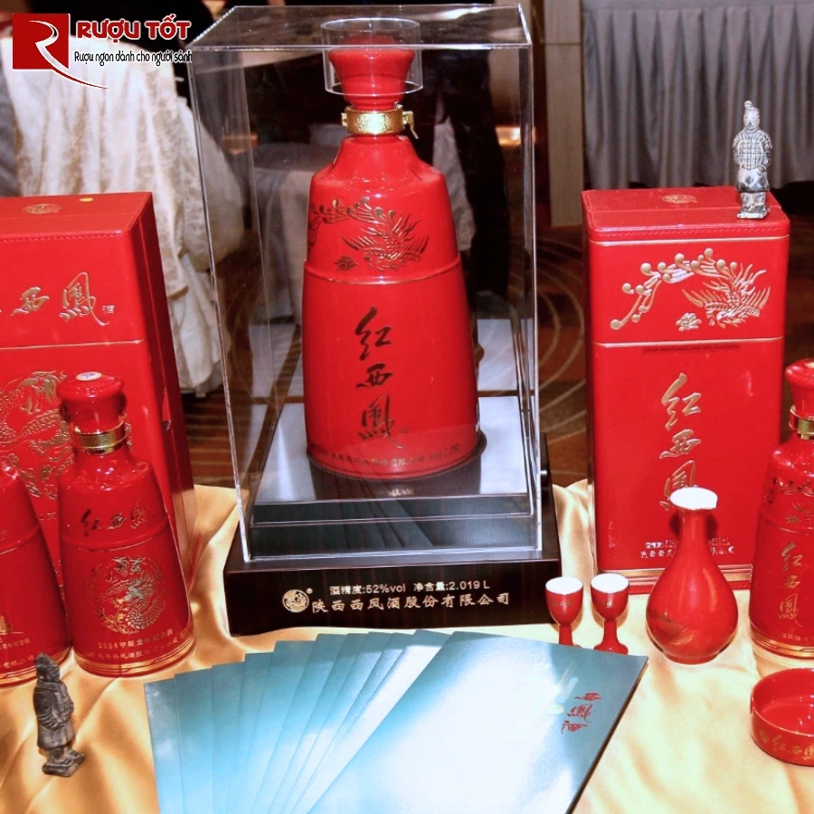 Ruou trung quoc mau do tay phong phuong hoang