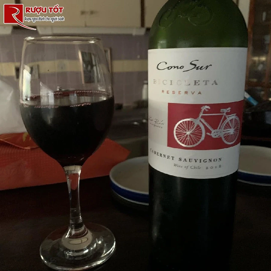 ruou cono sur bicicleta