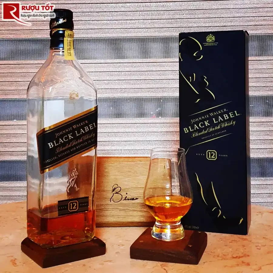 Black Label 12 Years 1 lít