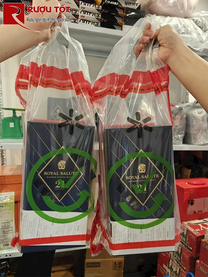 ruou chivas 21 xach tay gia tot