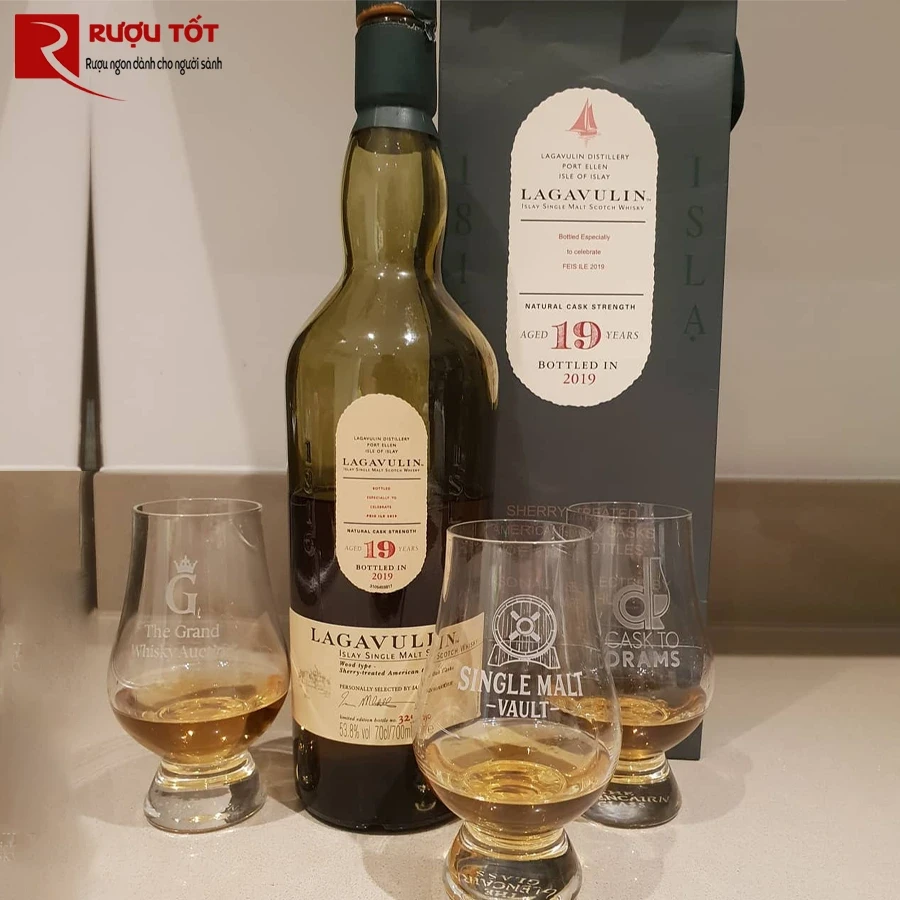 Ruou Lagavulin 19 YO