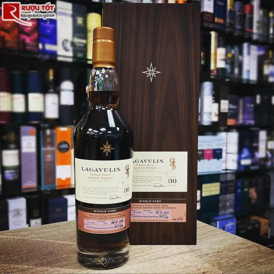 Rượu Lagavulin 30 Single Cask