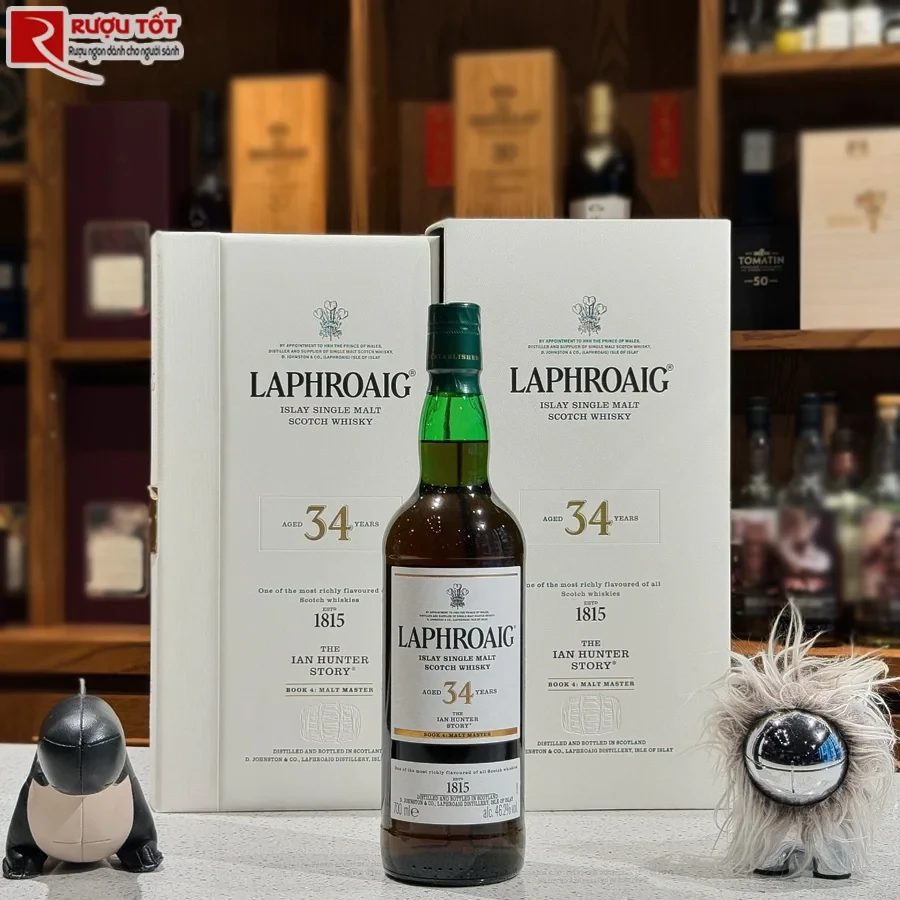 Rượu Laphroaig 34 Ian Hunter Book 4