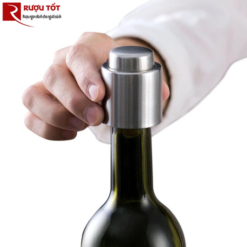 Bảo quản rượu vang uống dở bằng nút hút chân không
