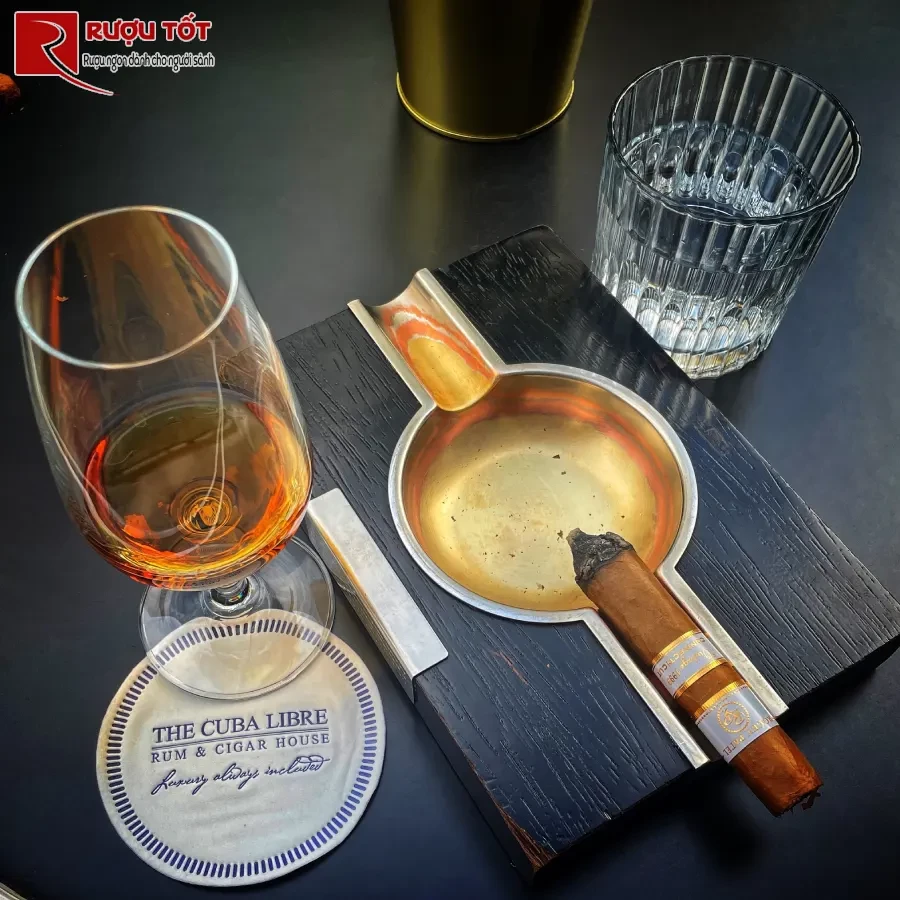 cách uống rượu rum với cigar