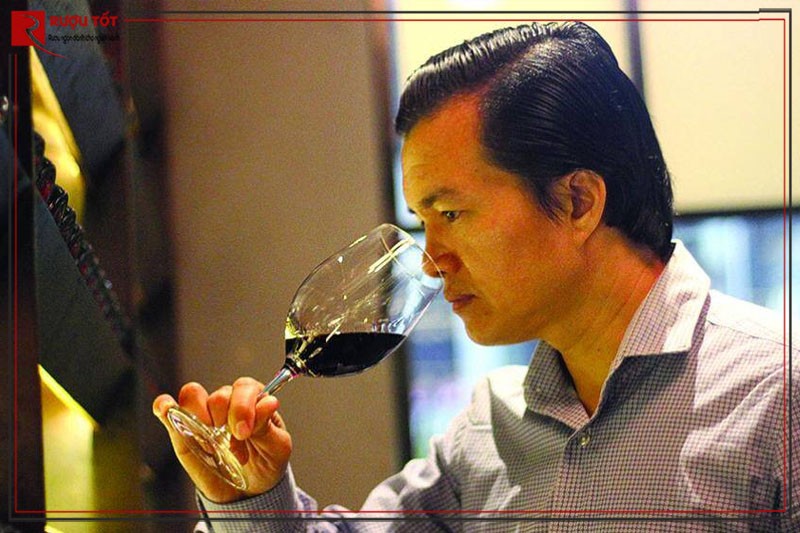 Chuyên gia rượu vang hàng đầu Alex Thịnh