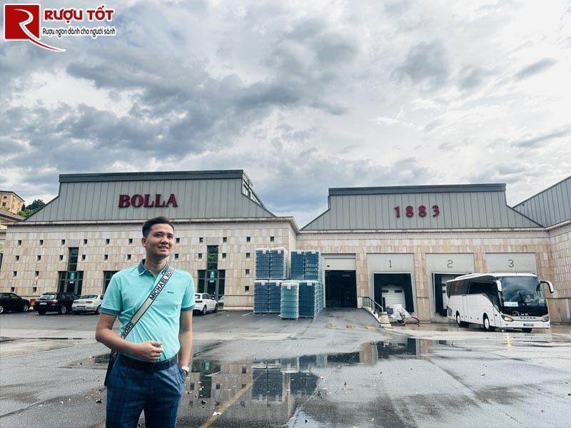 Chuyến tham quan nhà máy rượu Bolla