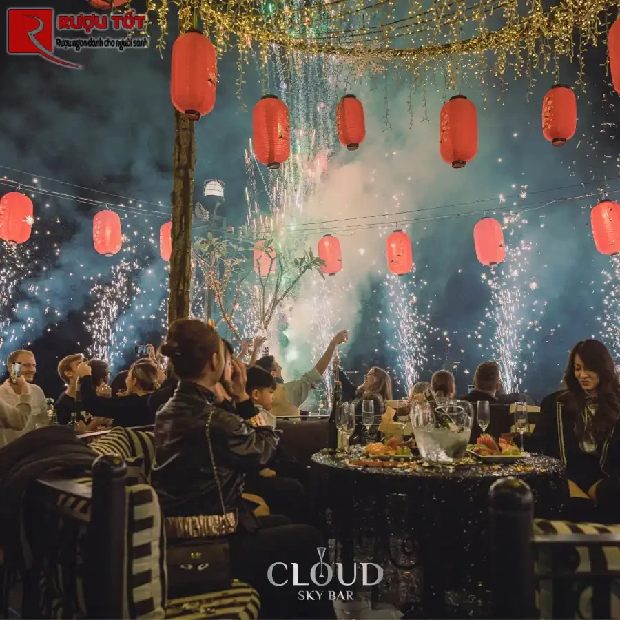 Top 10 Rooftop Bar Hà Nội Có Đồ Uống Ngon Đáng Thử