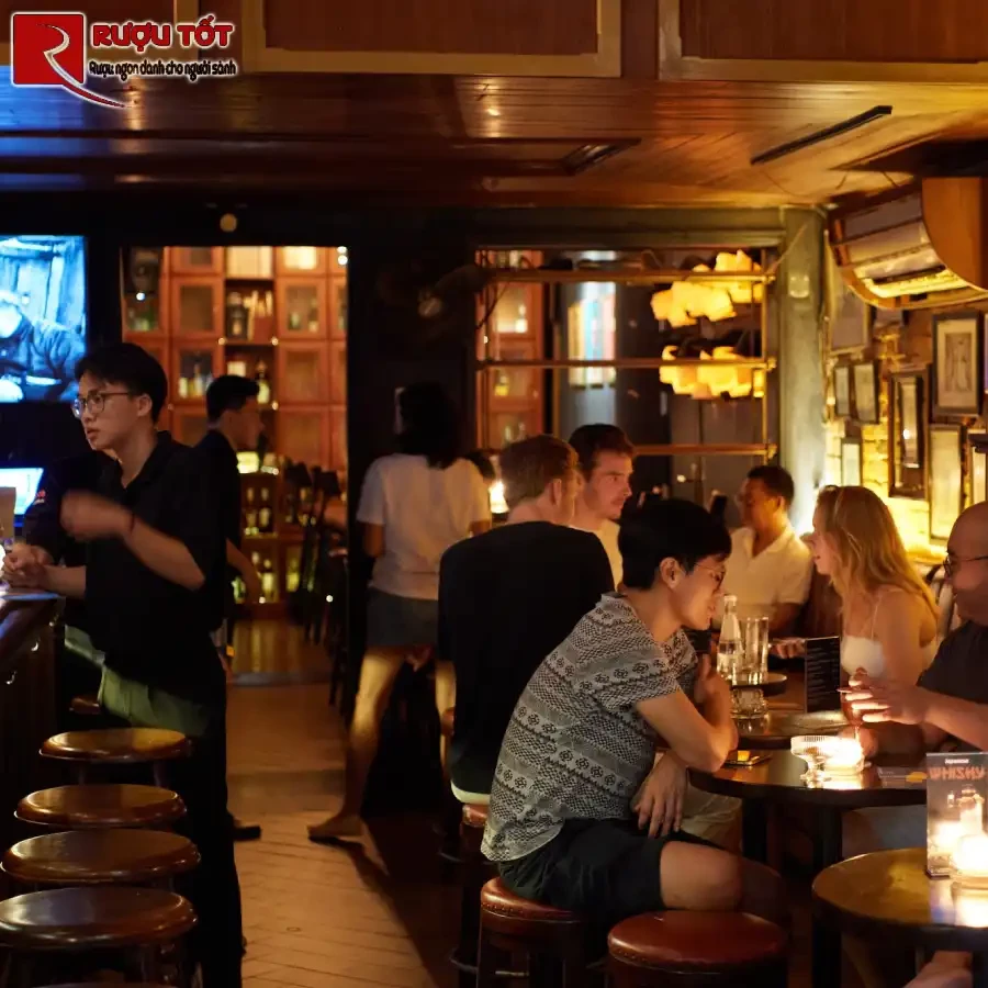 hiden bar hà nội Polite Co