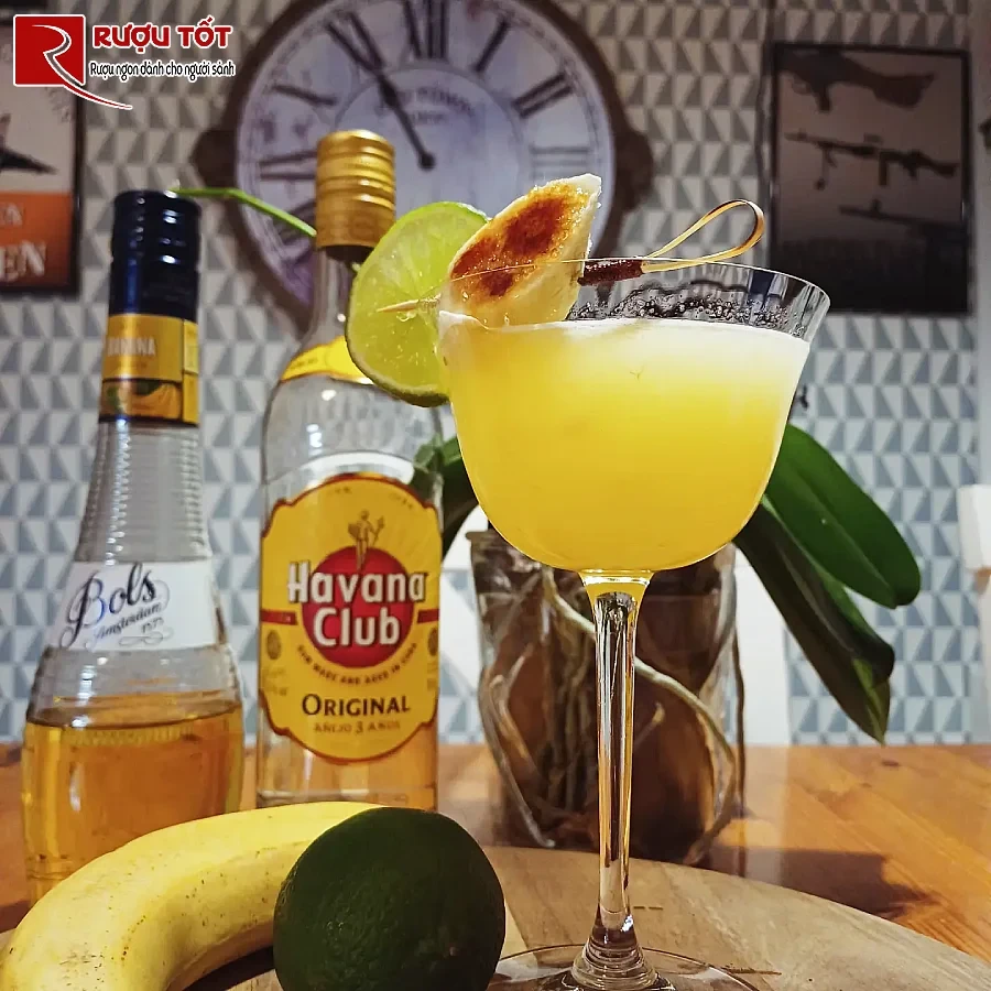 pha che ruou rum cocktail chuoi