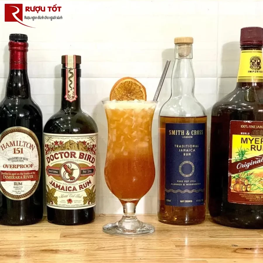 pha cocktail với rượu rum