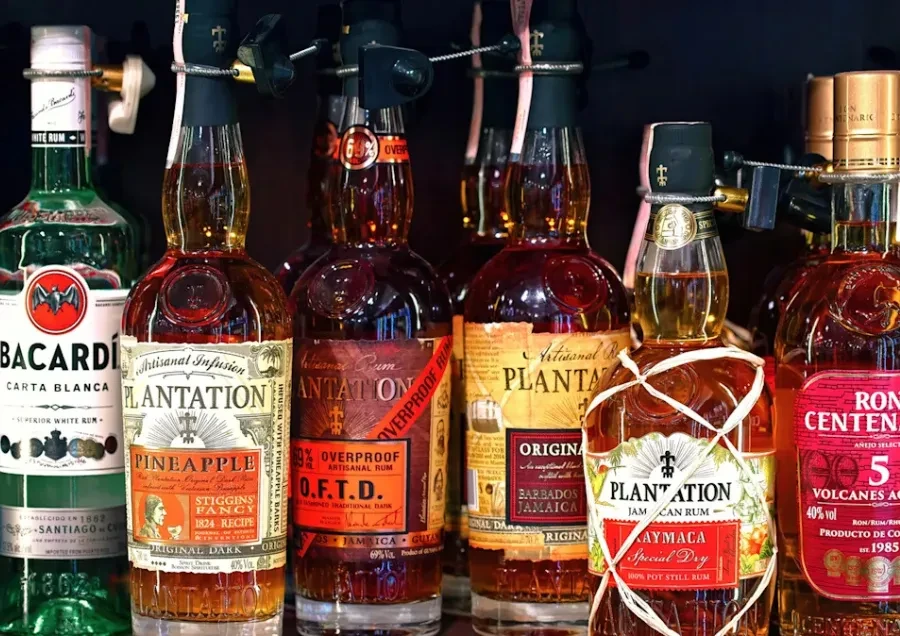 Rượu Rum Gia Vị Là Gì? Top 5 Rượu Rum Gia Vị Cực Ngon Kèm Bảng Giá