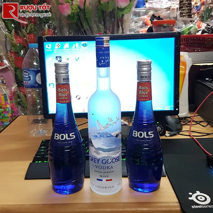 ruou bols blue curacao liqueur