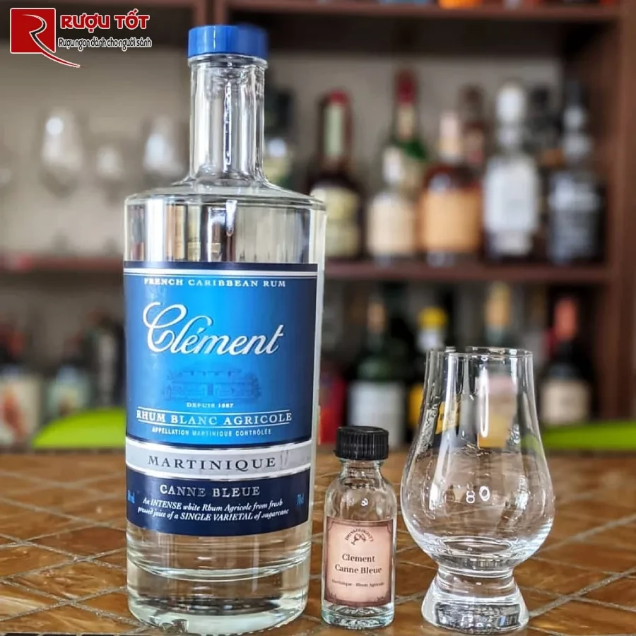 rượu rum trắng Clément Canne Bleue