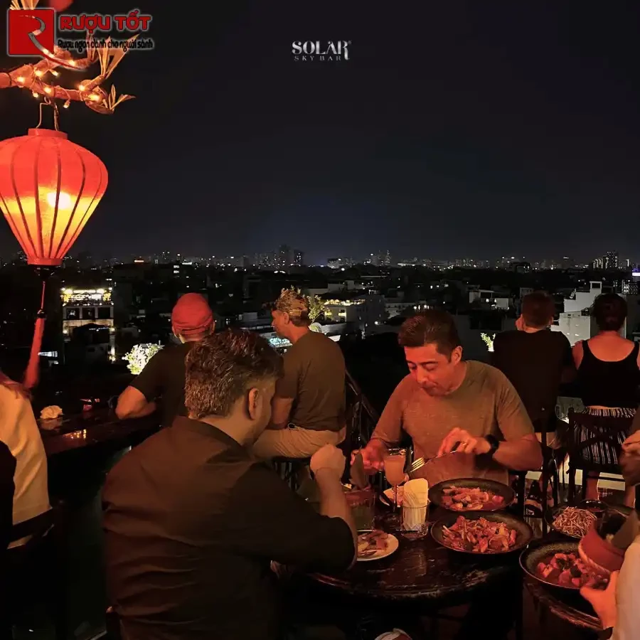 Solar Sky Bar rooftop Ha Noi