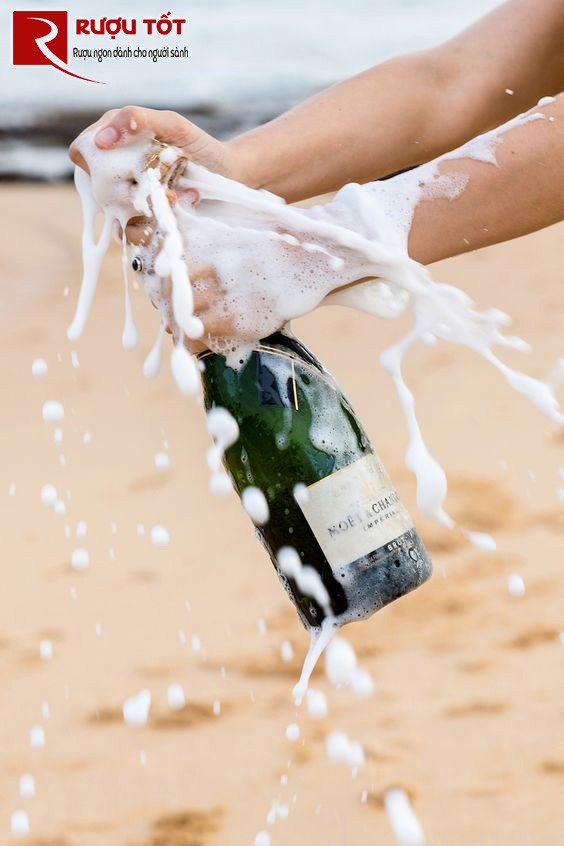 Khi Champagne vắng bóng trên kệ rượu - Loại vang nổ nào sẽ lên ngôi?