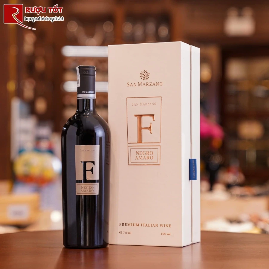 y nghia chu f tren chai ruou vang f