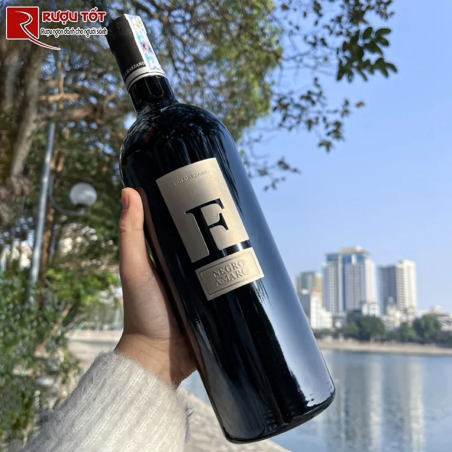 y nghia chu f tren chai vang f negroamaro