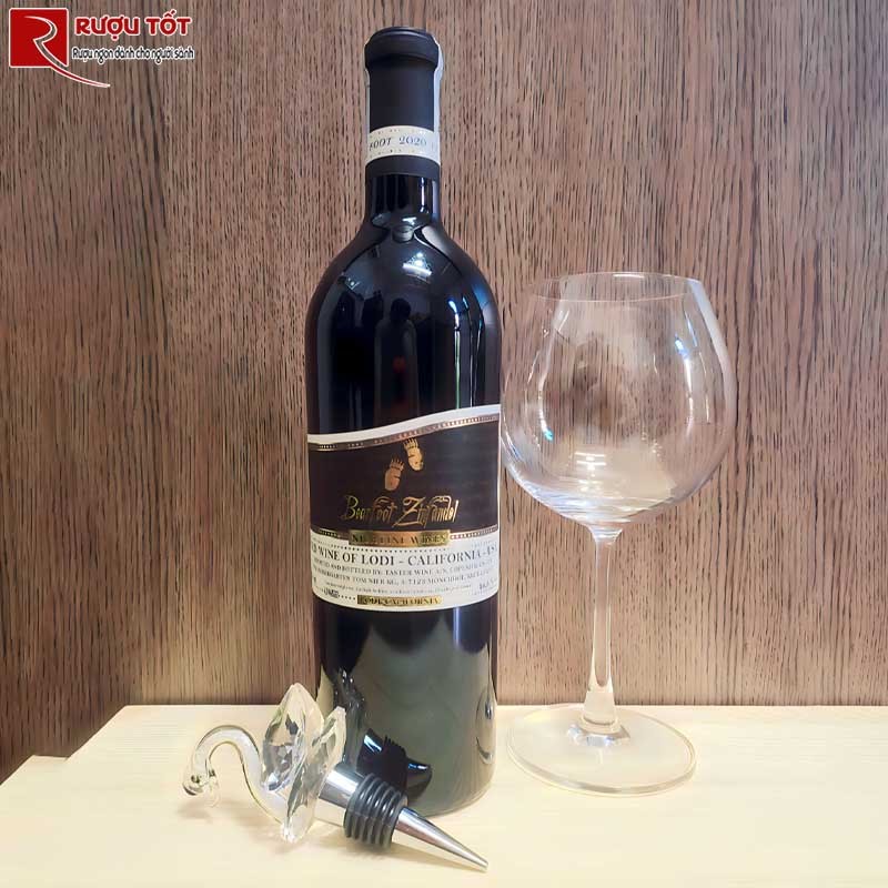 Rượu vang Bearfoot Zinfandel