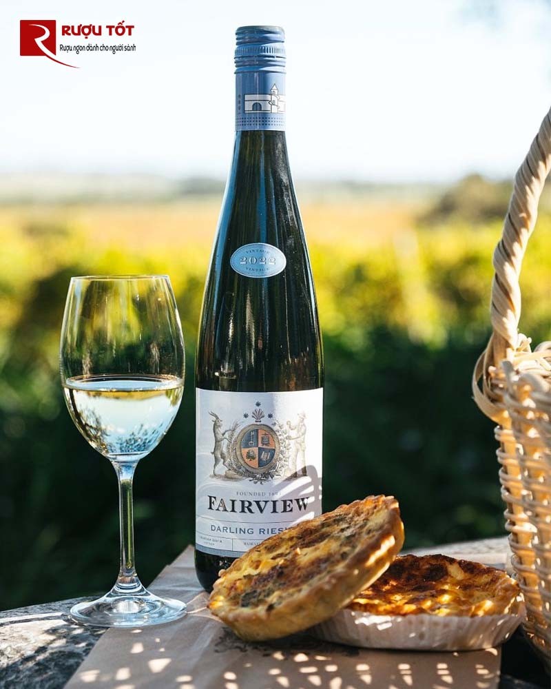 Rượu vang Fairview Darling Riesling