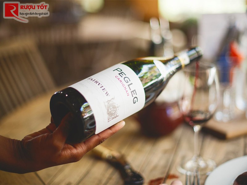 rượu vang Fairview Pegleg Carignan