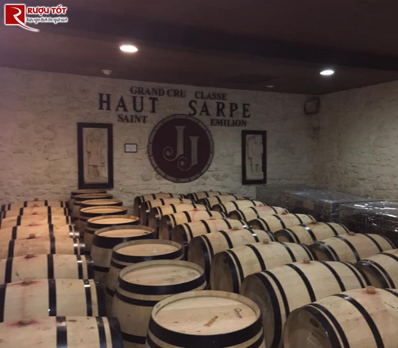 Hầm rượu Chateau Haut Sarpe