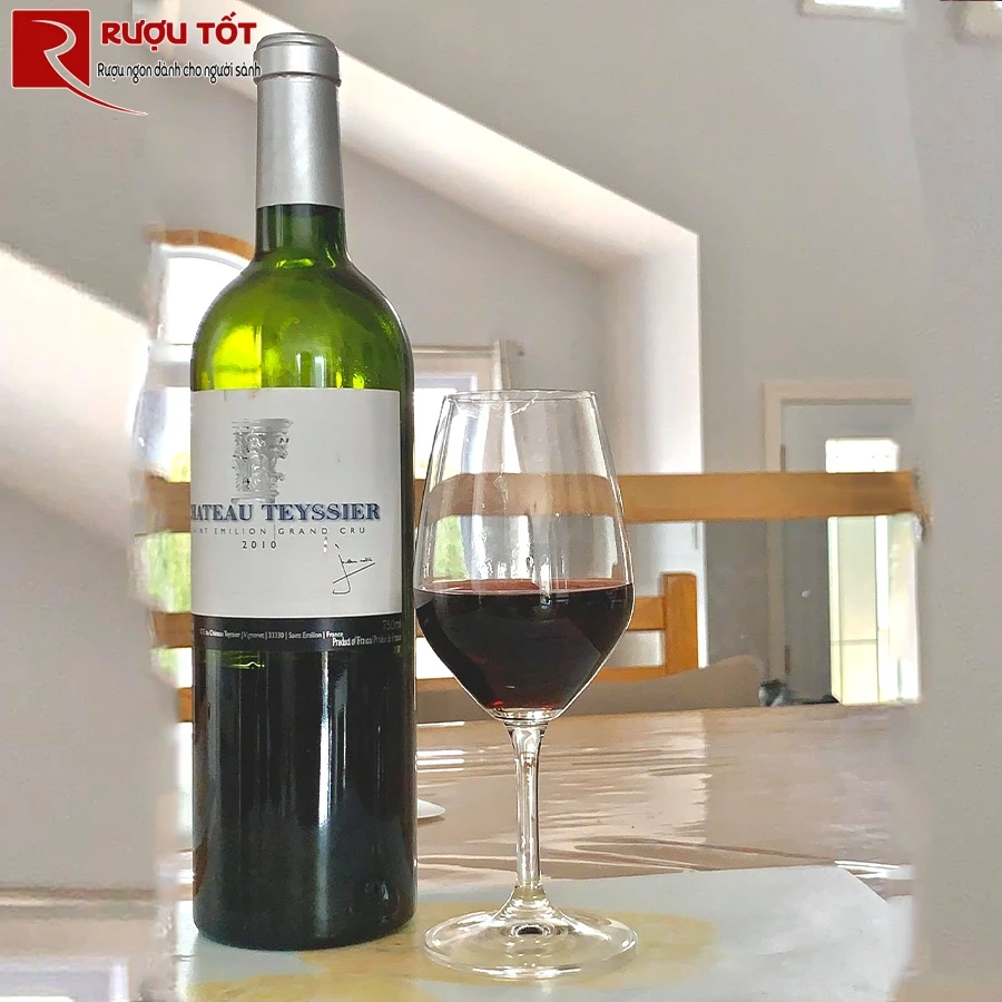 Rượu vang Chateau Teyssier