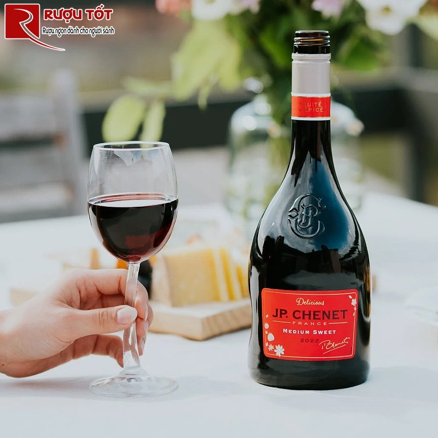 Rượu vang JP Chenet Delicious Rouge Medium Sweet