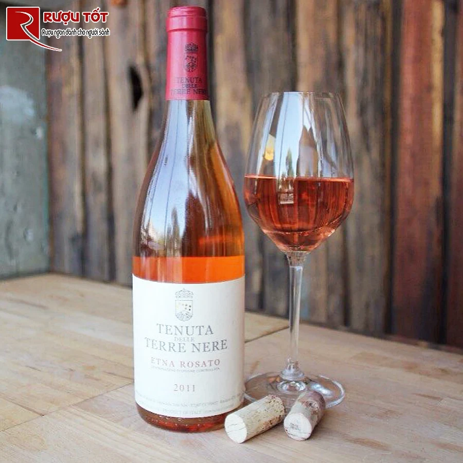 ruou vang etna rosso tenuta delle terre nere