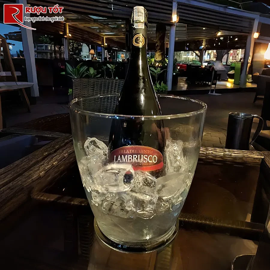 ruou vang lambrusco dolce y frizzante villa del vento