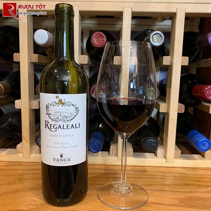 Vang Đỏ Tasca dAlmerita Regaleali