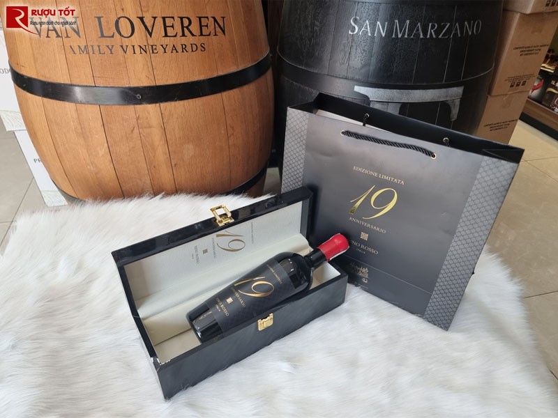 vang y 19 Anniversario Vino Rosso