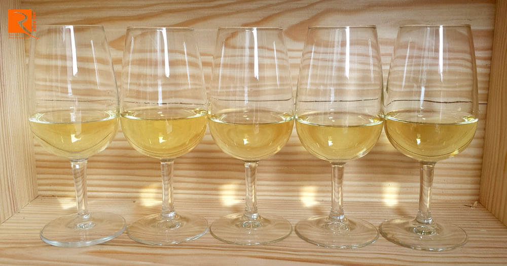 Rượu vang từ Chablis thường được mô tả là có mùi hương cam quýt và hoa trắng.