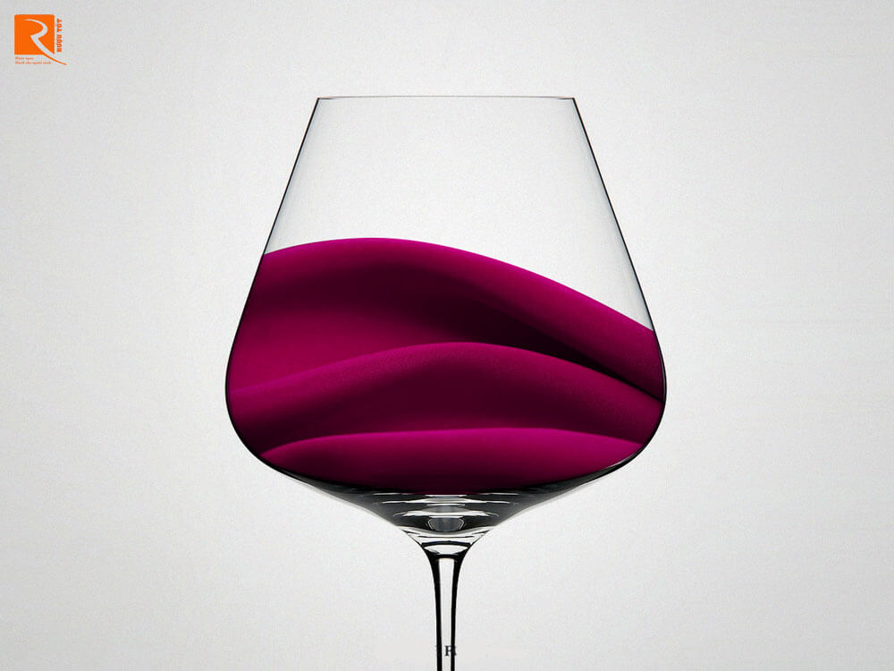 Rượu vang đỏ toàn thân với tannin thấp.