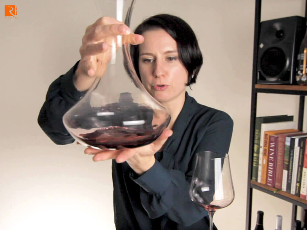 Rượu nào cần phải để trong decanter?