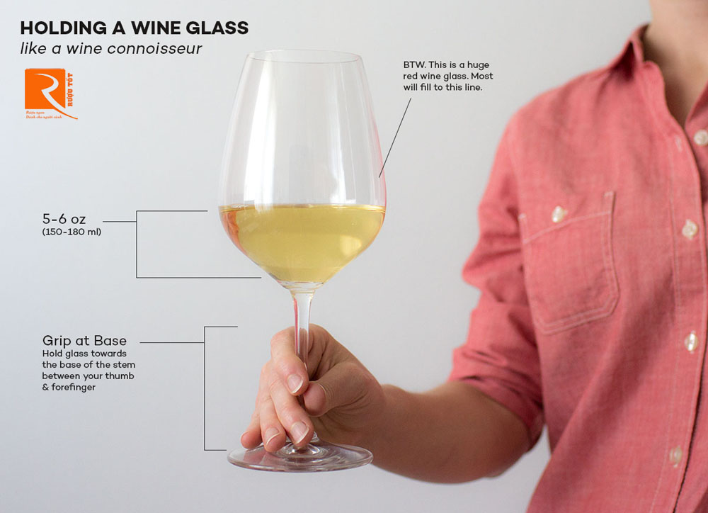 Học cầm ly rượu vang đúng cách có thật sự cần thiết?