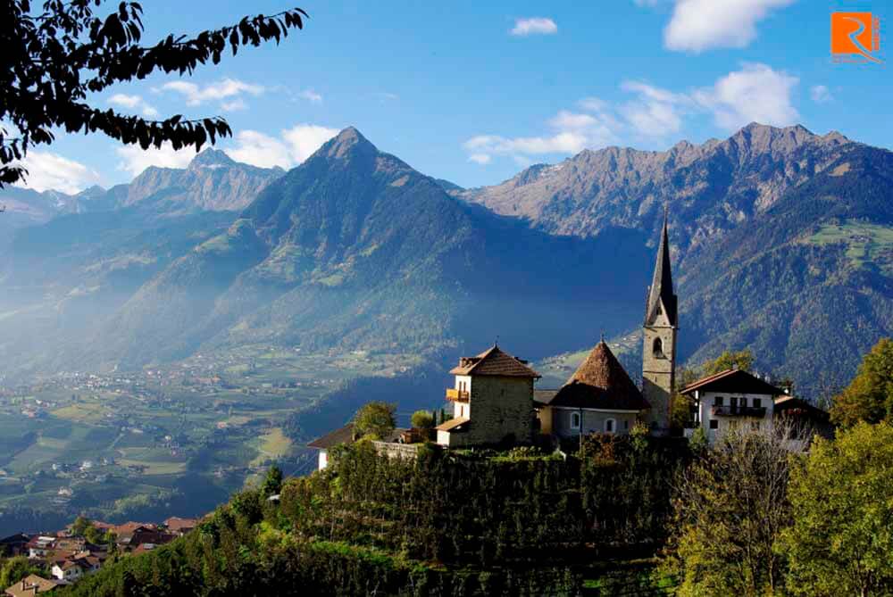 Hai khu vực của Trentino là Alto Adige và Friuli Venezia Giulia ở miền Bắc nước Ý. 