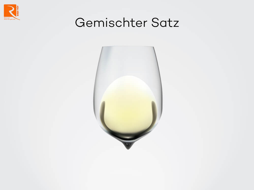 một trong những món yêu thích địa phương là một loại rượu vang trắng có tên Wiener Gemischter Satz.