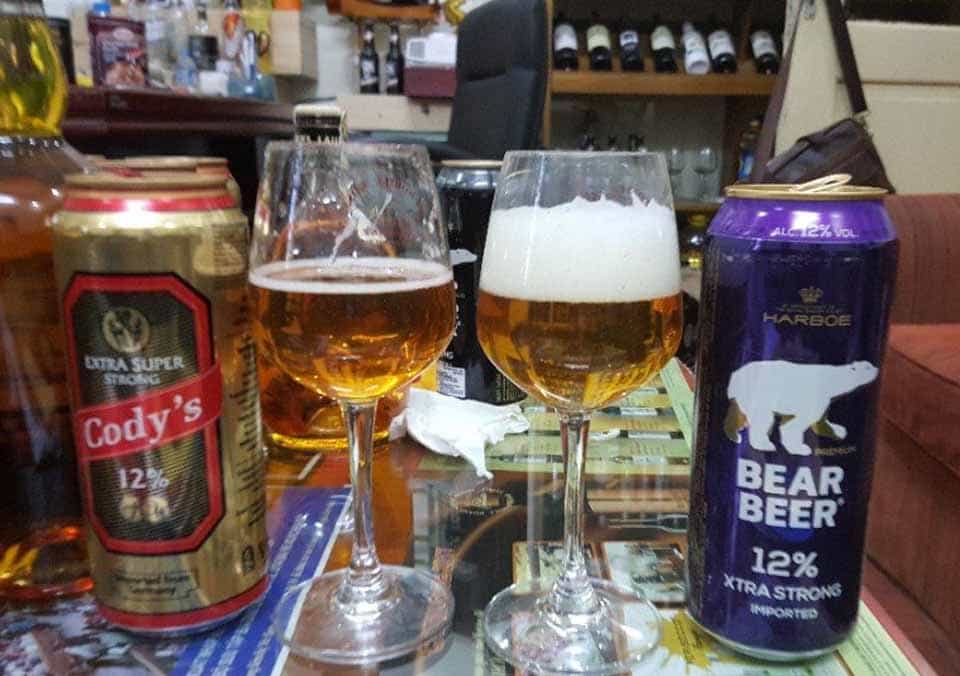 Bia Bear Beer Xtra Strong 12% khi rót ra Ly